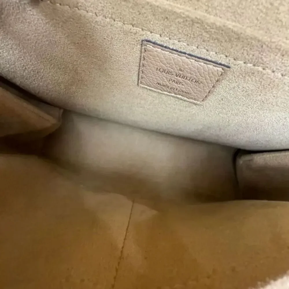 Louis Vuitton Women Pre-Loved Bag Very Good Condition